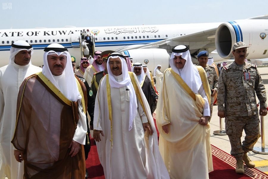 أمير الكويت يصل إلى المنطقة الشرقية للمشاركة في أعمال القمة العربية