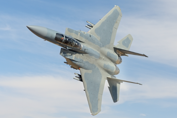 المقاتلة F.15-SA المنضمّة للقوات الجوية.. قدرات فتاكة ودقة في القصف