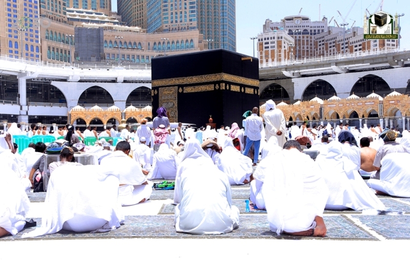 شاهد.. حشود المصلين في المسجد الحرام بأول جمعة في رمضان