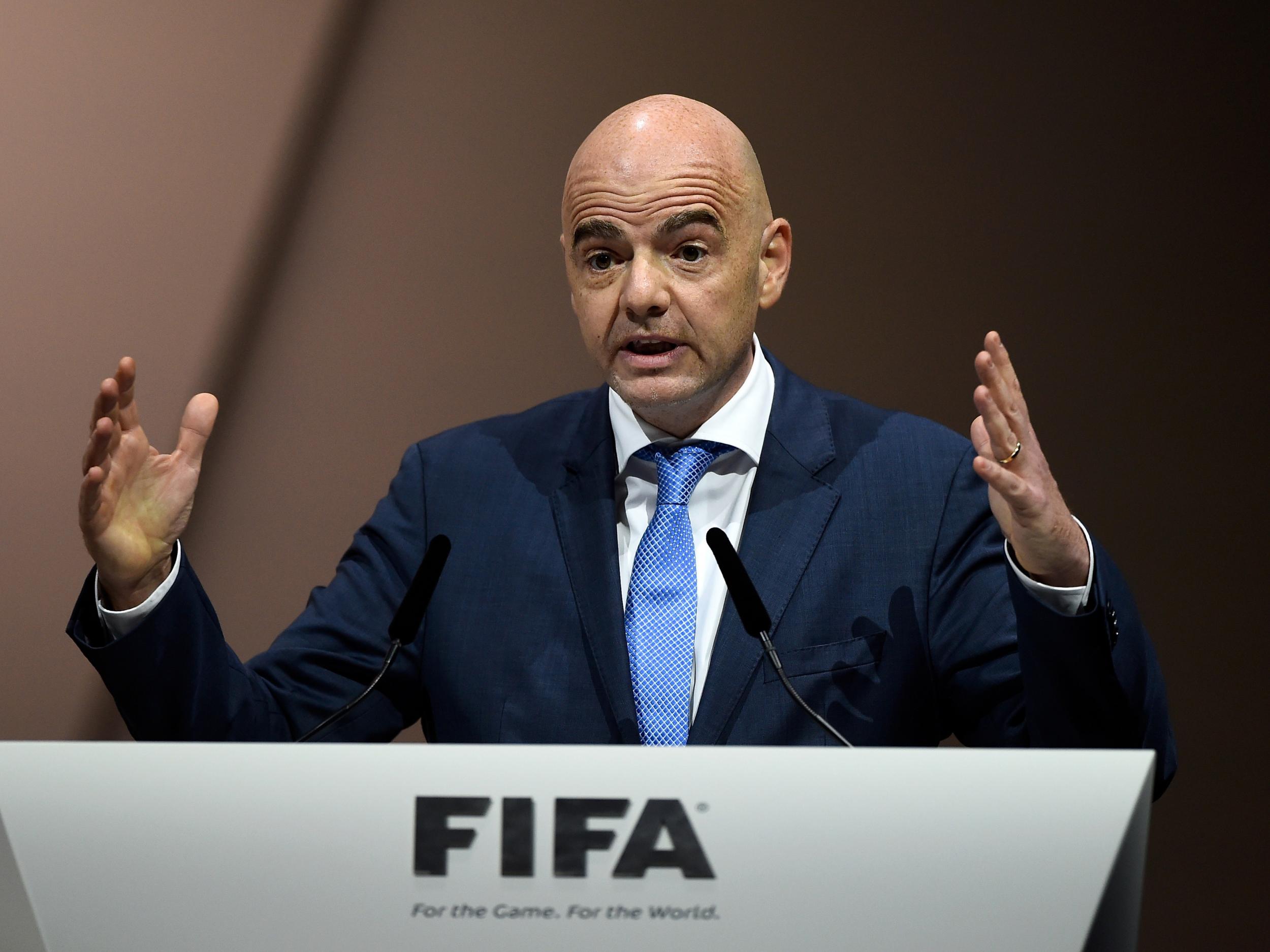 رئيس الفيفا يعترف بضعف قدرات قطر لإقامة كأس العالم الموسع