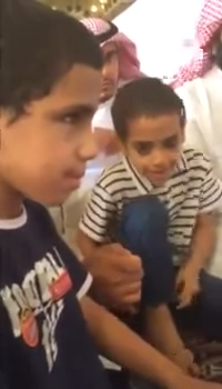 بالفيديو.. طفل سعودي ضرير يحفظ القرآن برقم الآية والصفحة