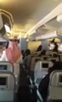 بالفيديو.. “الخطوط السعودية” تستقبل ركابها في رمضان بتكييف معطل