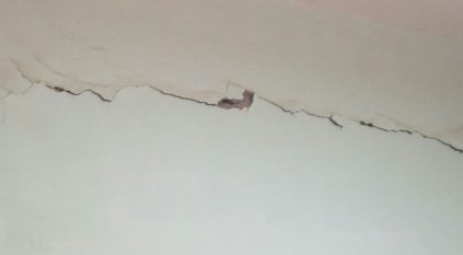 تشققات وتساقط للجدران تهدد سلامة 300 طالبة بالرياض