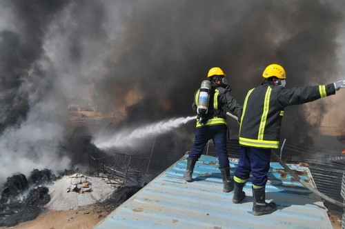 3 فرق إطفاء تباشر حريقاً بمستودعات بن لادن جنوب الطائف