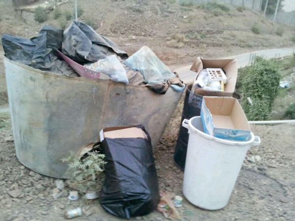 تراكم النفايات بقرى “العيدابي” تثير استياء الأهالي