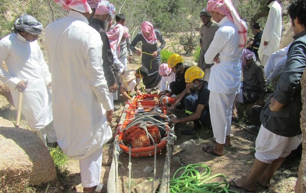 انتشال جثمان مواطن سقط من قمة جبل الثنية