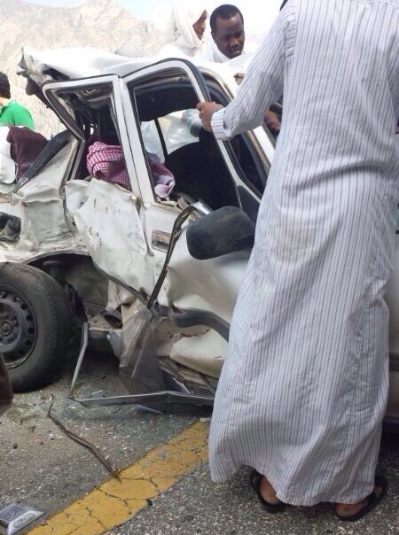 إصابات خطيرة لمواطن ومقيم في تصادم سيارتين بعقبة الباحة