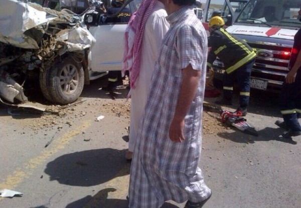 وفاة شخص اصطدمت سيارته بـ”قلاب” على طريق الباحة- العقيق