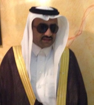خالد آل هطلاء يحتفل بحصوله على البكالوريوس