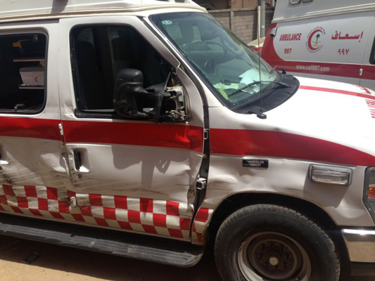سيارة إسعاف تتعرض لحادث أثناء نقلها مسنة في بيش