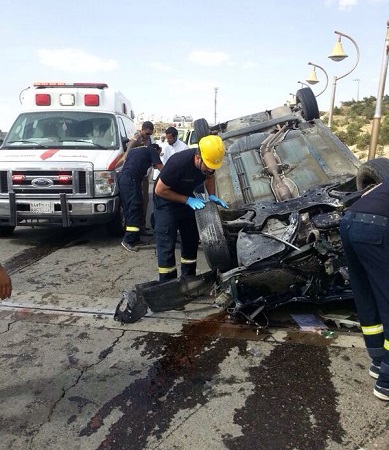 وفاة وإصابة في حادث انقلاب على طريق الباحة- المندق