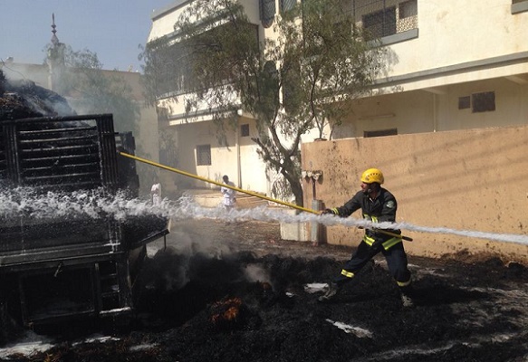 بالصور.. ماس كهربائي يتسبب في احتراق شاحنة أعلاف بالباحة