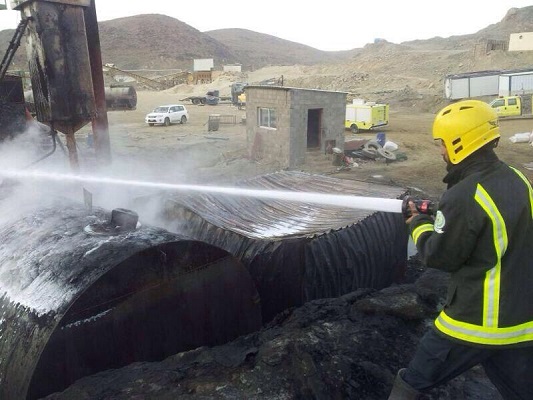 حريق في صهريج قار بمقر شركة لصيانة الطرق بظهران الجنوب