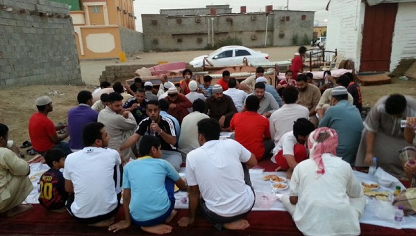بالصور.. إفطار جماعي في مسجد خالد بن الوليد بـ”محلية جازان”