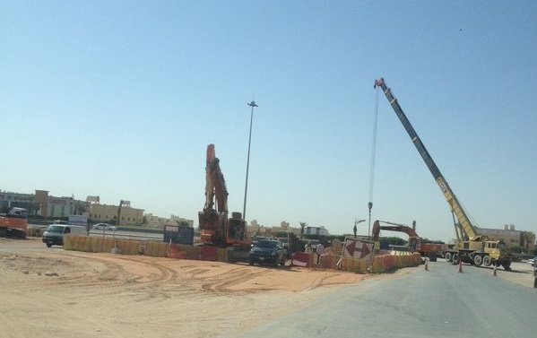 سكان أحياء بشرق الرياض يطالبون بجسر
