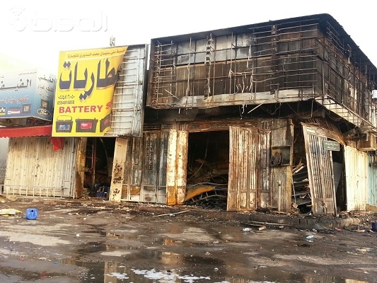 حريق يلتهم محلات قطع غيار السيارات بصناعية “سلي الرياض”