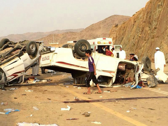 حادث مأساوي.. وفاة 3 وإصابة 25 من مجهولي الهوية في الطحاحين