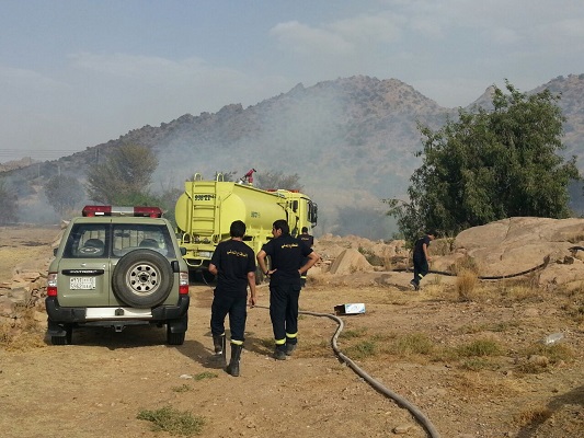 “مدني تنومة” يخمد حريقاً بمدرجات زراعية في “آل خضاري”