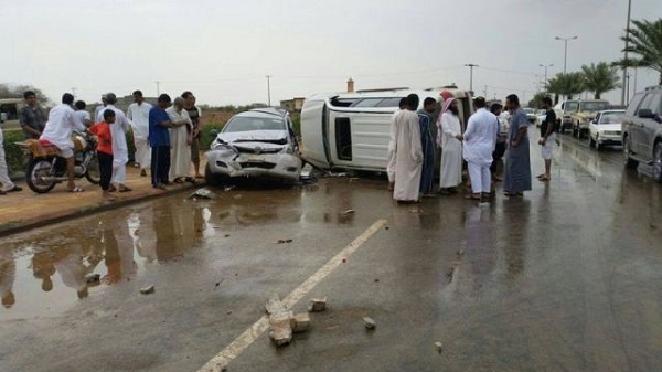 إصابات عدة بحادث مروري بين 3 مركبات بـ”صامطة”