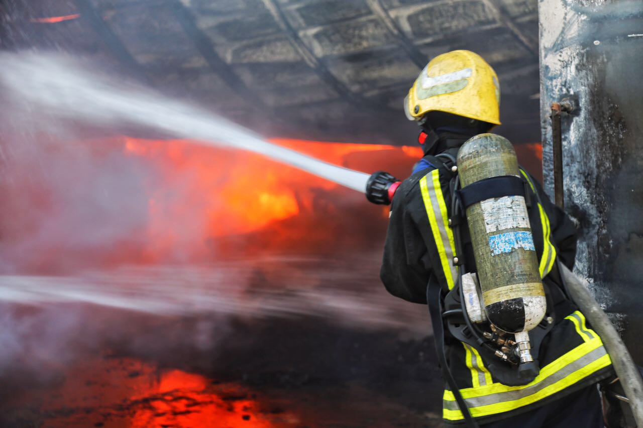 مدني مكة يخمد حريقاً نشب في مخزن للاثاث المستخدم بالراشدية