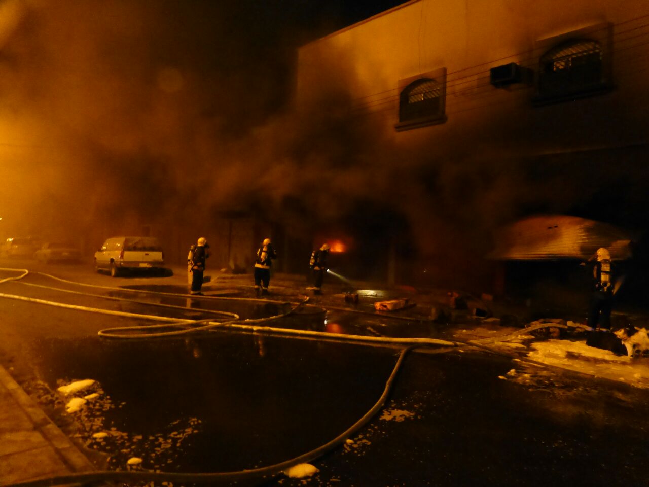 مدنيّ القريات يُسيطر على حريق لمحل مفروشات.. ولا إصابات