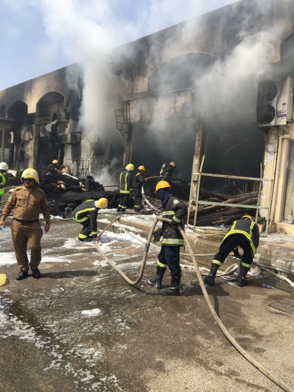  مدني الشرقية يخمد حريقا في محال للأثاث بالسوق المركزي لأحساء