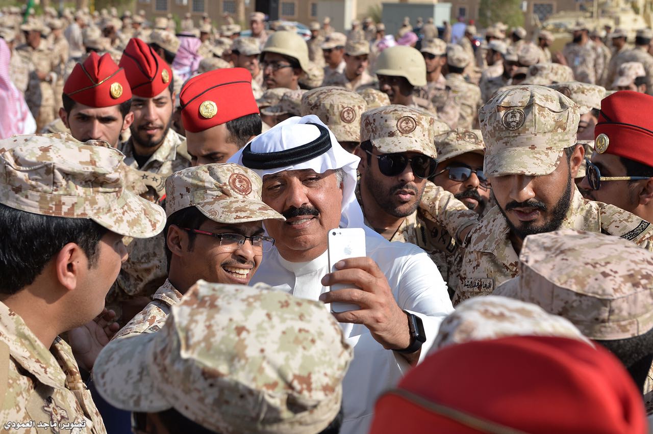 بالصور .. متعب بن عبدالله لقوات الحرس الوطني العائدة من نجران: فخور بكم