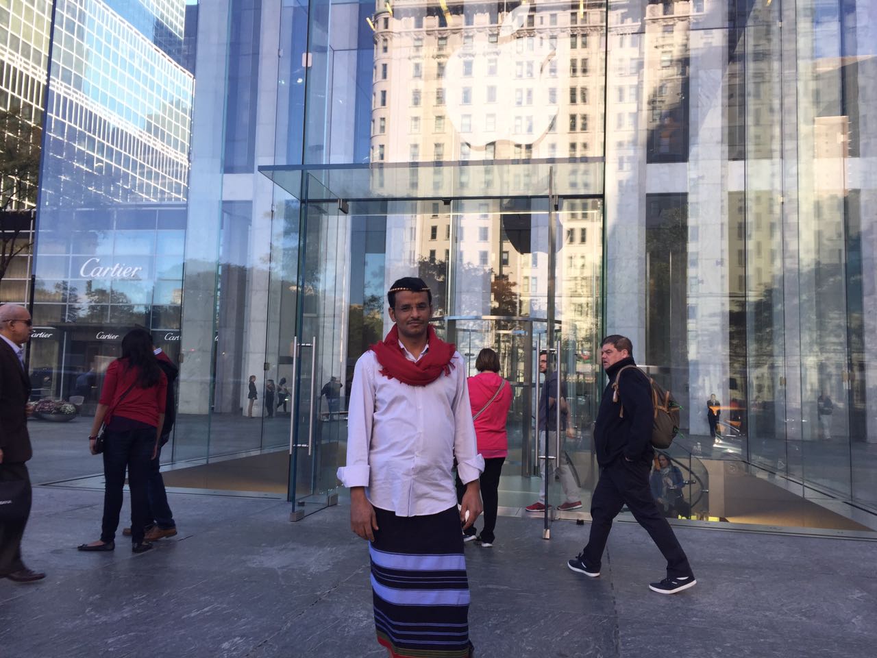 بالصور.. المالكي يحكي لـ”المواطن” قصة لبس ” الشميز والوزرة” في شوارع نيويورك