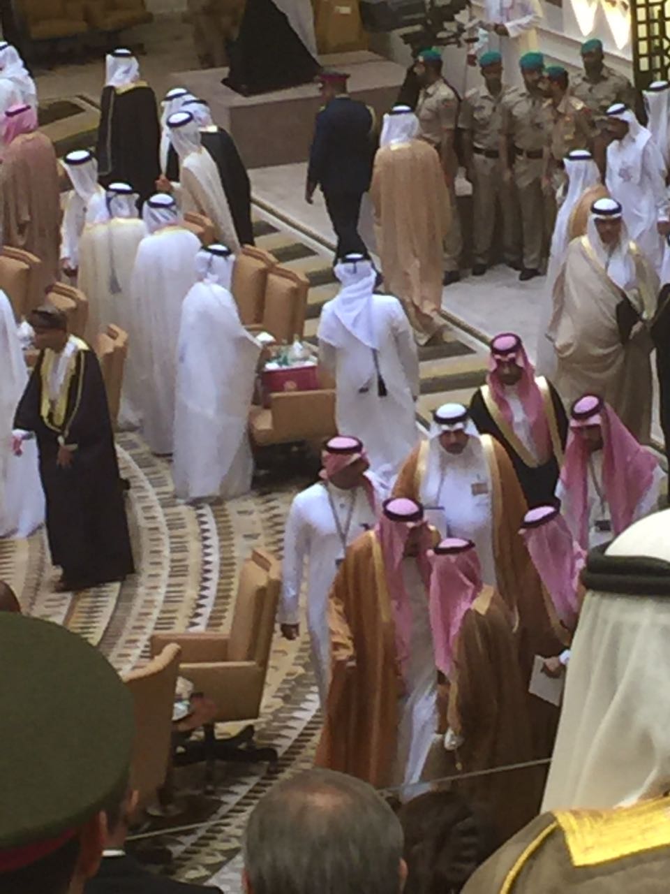 لقطات لخادم الحرمين في الجلسة الختامية لقمة الخليج