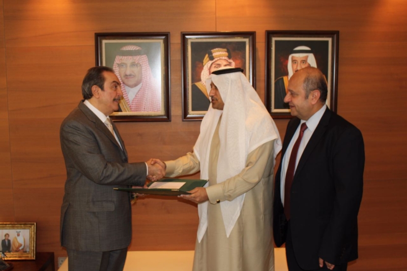 سفيرنا في الأردن يسلم شيك المساهمة السعودية اللأونروا لدعم للاجئين الفلسطينيين