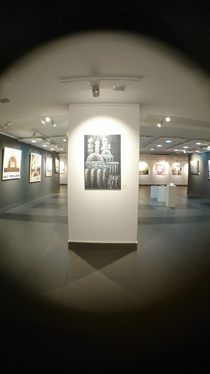 أعمال مختلفة لـ50 فنانًا وفنانة ضمن معرض إسلاميات جدة