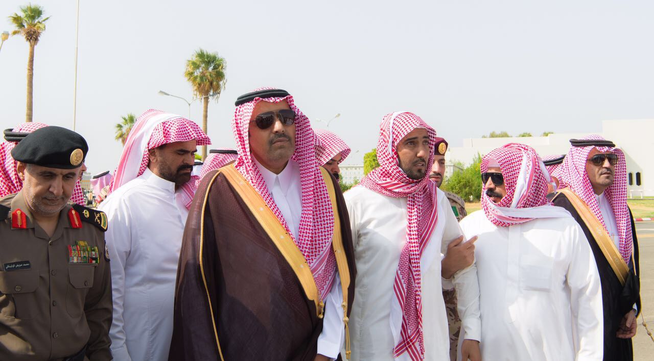 بالصور.. أمير الباحة في مقدمة مستقبلي جثمان الشهيد الغامدي