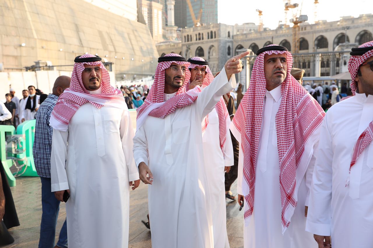 شاهد.. نائب أمير مكة يتابع خطط إدارة الحشود والتفويج بالمسجد الحرام