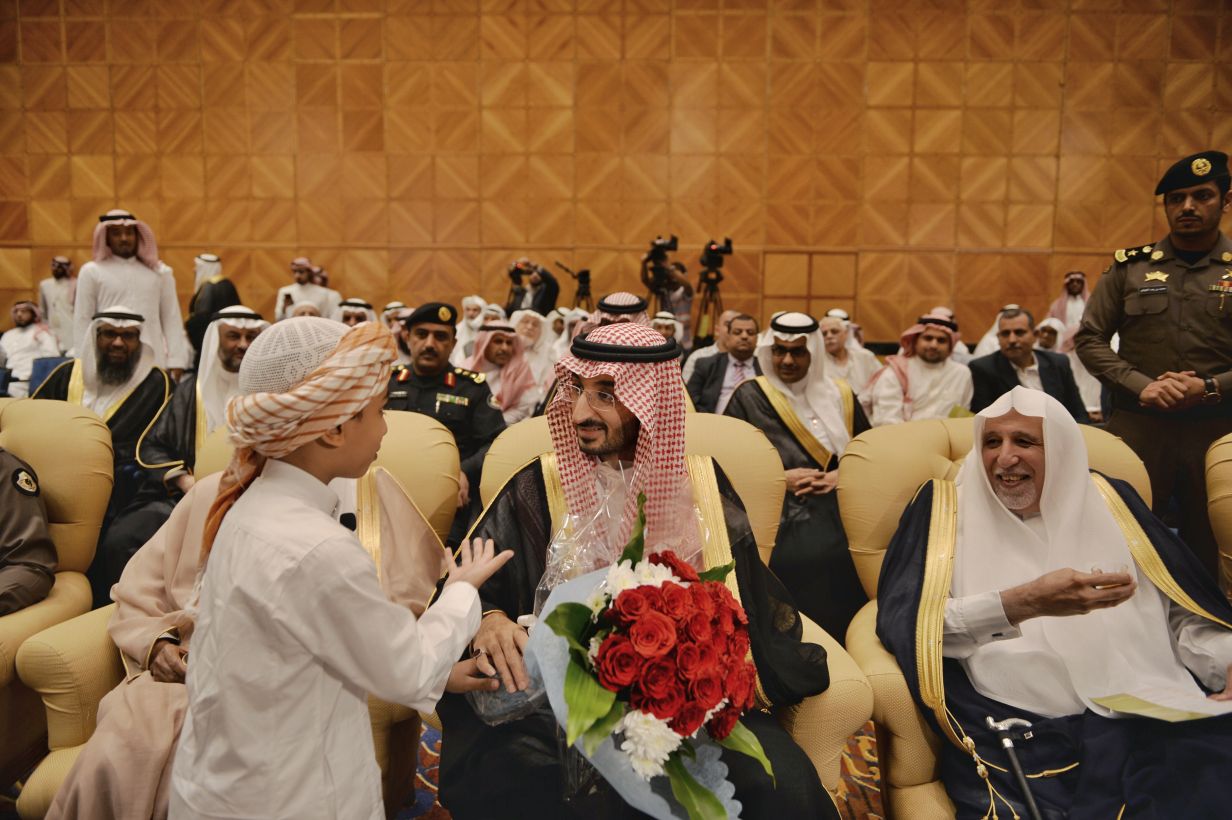 بالصور.. نائب أمير مكة يكرم 28 معلمًا ومعلمة بجوائز قيمتها ربع مليون ريال