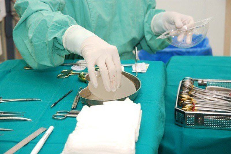 مستشفى صامطة ينجح في إنقاذ شخص تعرض لإصابة داخل التجويف العيني
