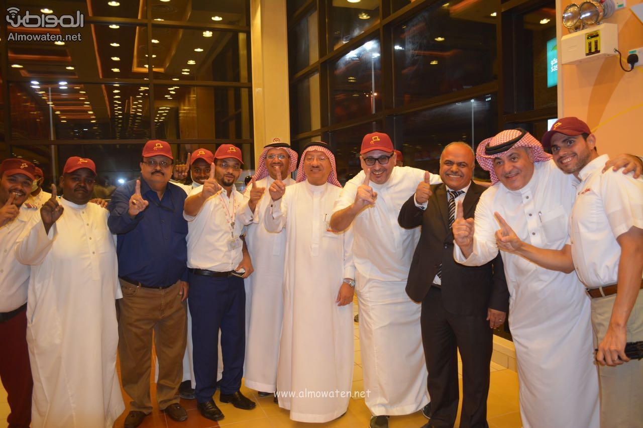 بالصور.. “المواطن” تواكب افتتاح مطعم البيك على طريق الرياض الخرج