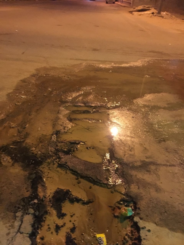 تجاوباً مع “المواطن”.. المياه الوطنية: تم إيقاف التسرّب أمام منزل مواطن بحي النسيم