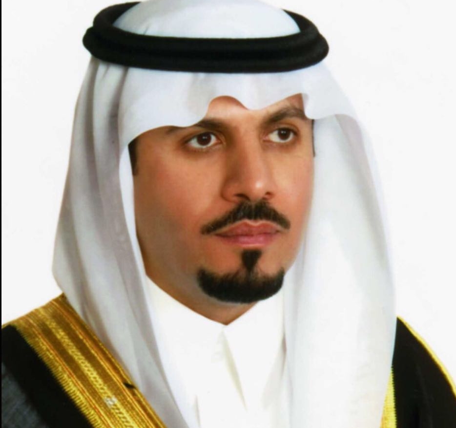 #وزير_الحرس_الوطني يقلّد ذوي الشهداء وسام الملك عبدالعزيز من الدرجة الثالثة