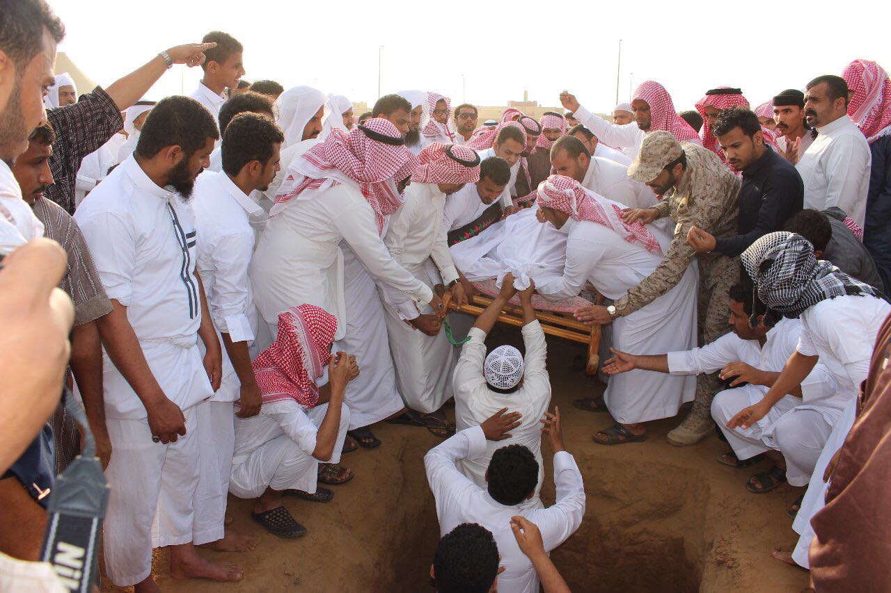 بالصور.. جماهير غفيرة تزف شهيد الخوجرة السابع