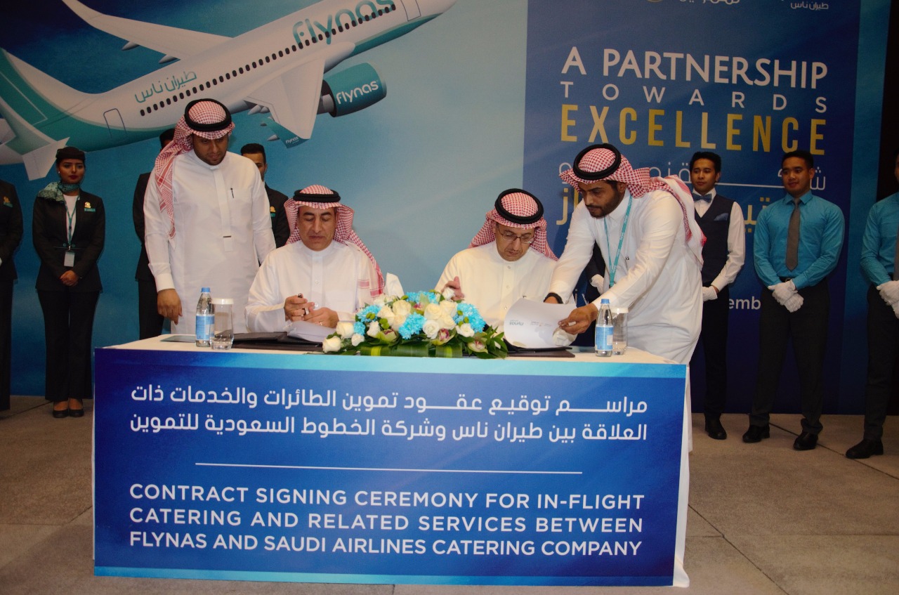 توقيع عقود لتموين الطائرات والخدمات ذات العلاقة بين طيران ناس والخطوط السعودية للتموين 