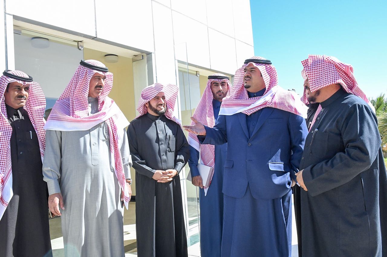 بالصور .. نائب أمير الرياض في زيارة مفاجئة للحوطة .. ويتفقد ٤ إدارات