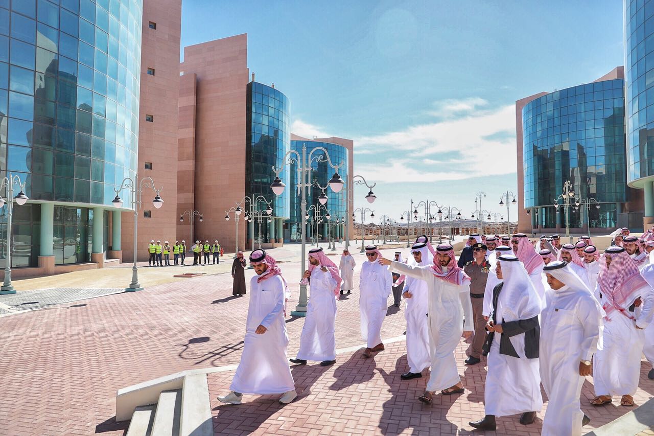 بالصور.. عبدالله بن بندر يدشن مشروعات حيوية في الطائف