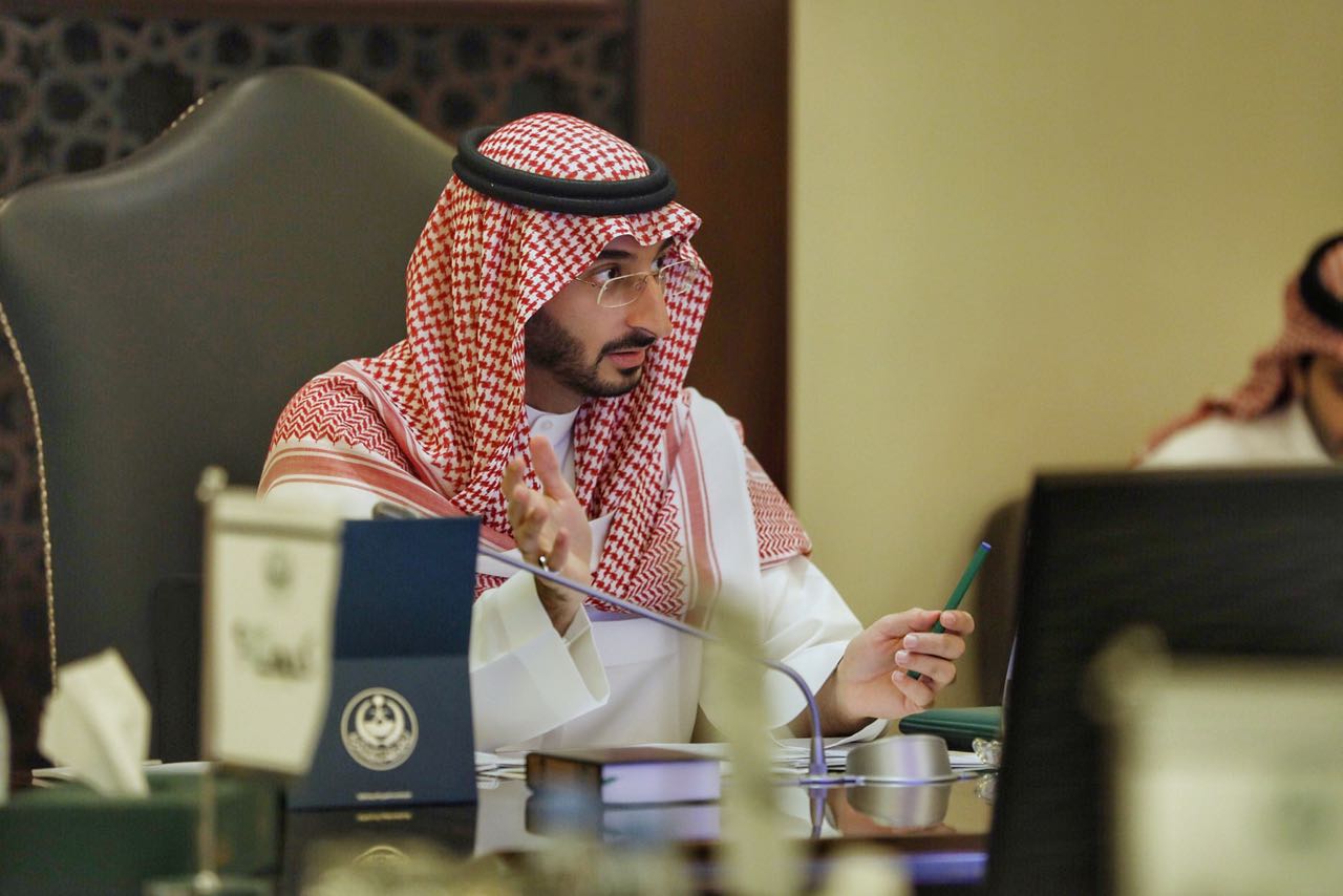 عبدالله بن بندر يناقش تطوير التعاملات الإلكترونية بإمارة مكة