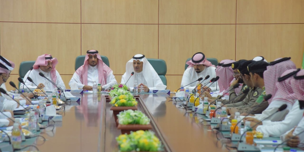 وكيل محافظ بارق يعقد إجتماعاً بأعضاء مجلس الغرفة التجارية الصناعية وكيل محافظ بارق يعقد إجتماعاً بأعضاء مجلس الغرفة التجارية الصناعية