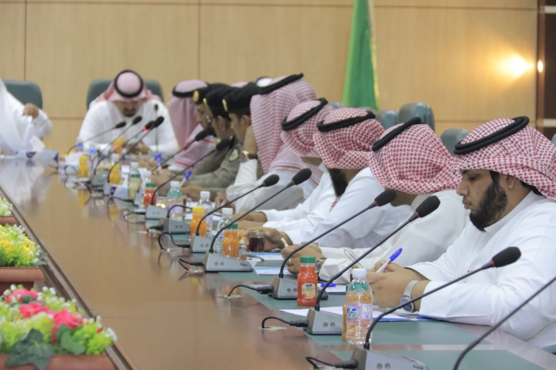 وكيل محافظ بارق يعقد إجتماعاً بأعضاء مجلس الغرفة التجارية الصناعية وكيل محافظ بارق يعقد إجتماعاً بأعضاء مجلس الغرفة التجارية الصناعية