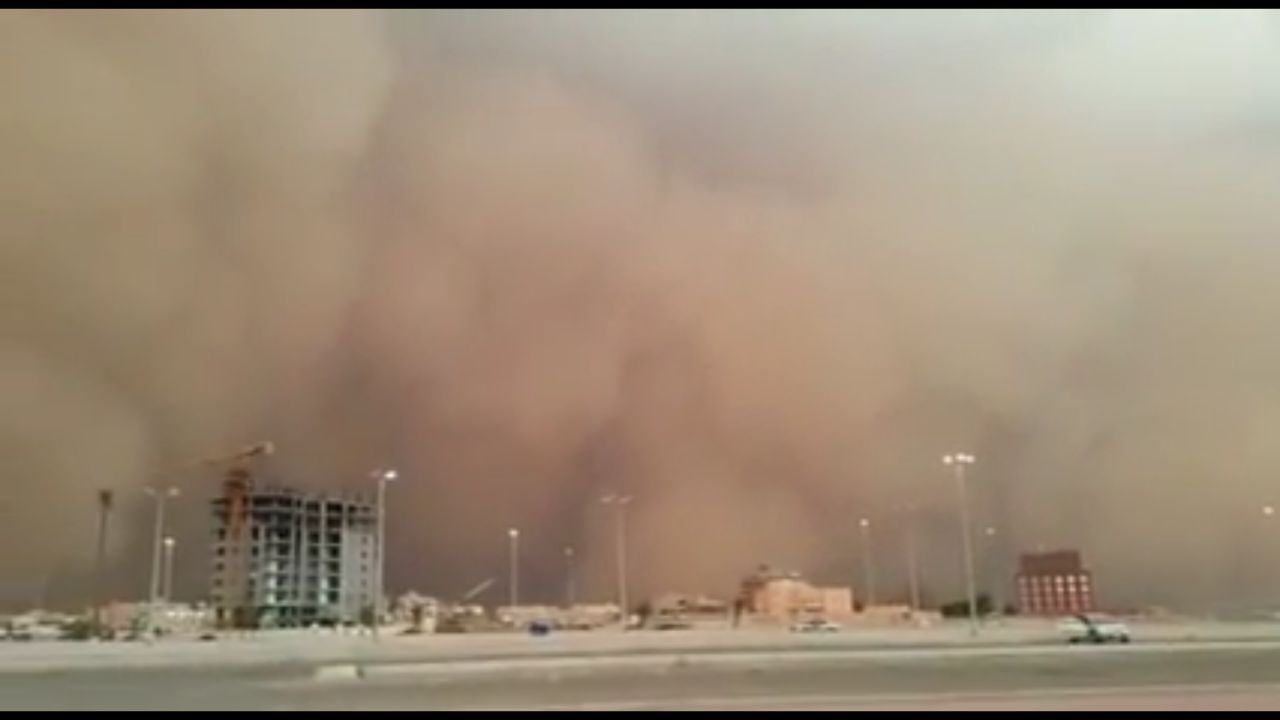 مصادر “المواطن”: فيديو العاصفة الرملية في جدة قديم