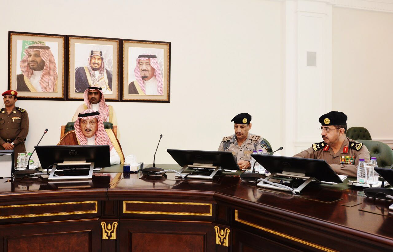 بالصور.. محمد بن ناصر يرأس اجتماع لجنة الدفاع المدني الرئيسية بالمنطقة