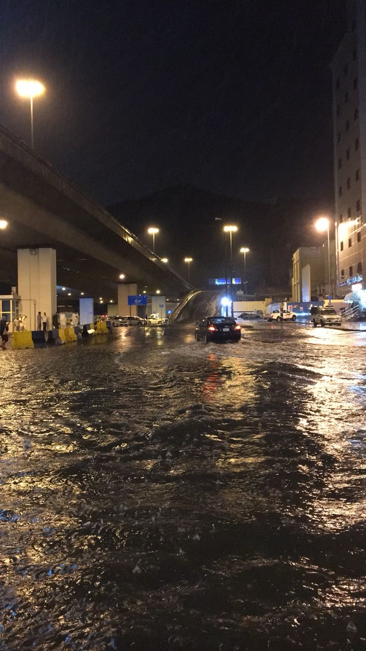 شاهد.. “المواطن” توثق جمال مكة المكرمة تحت الأمطار