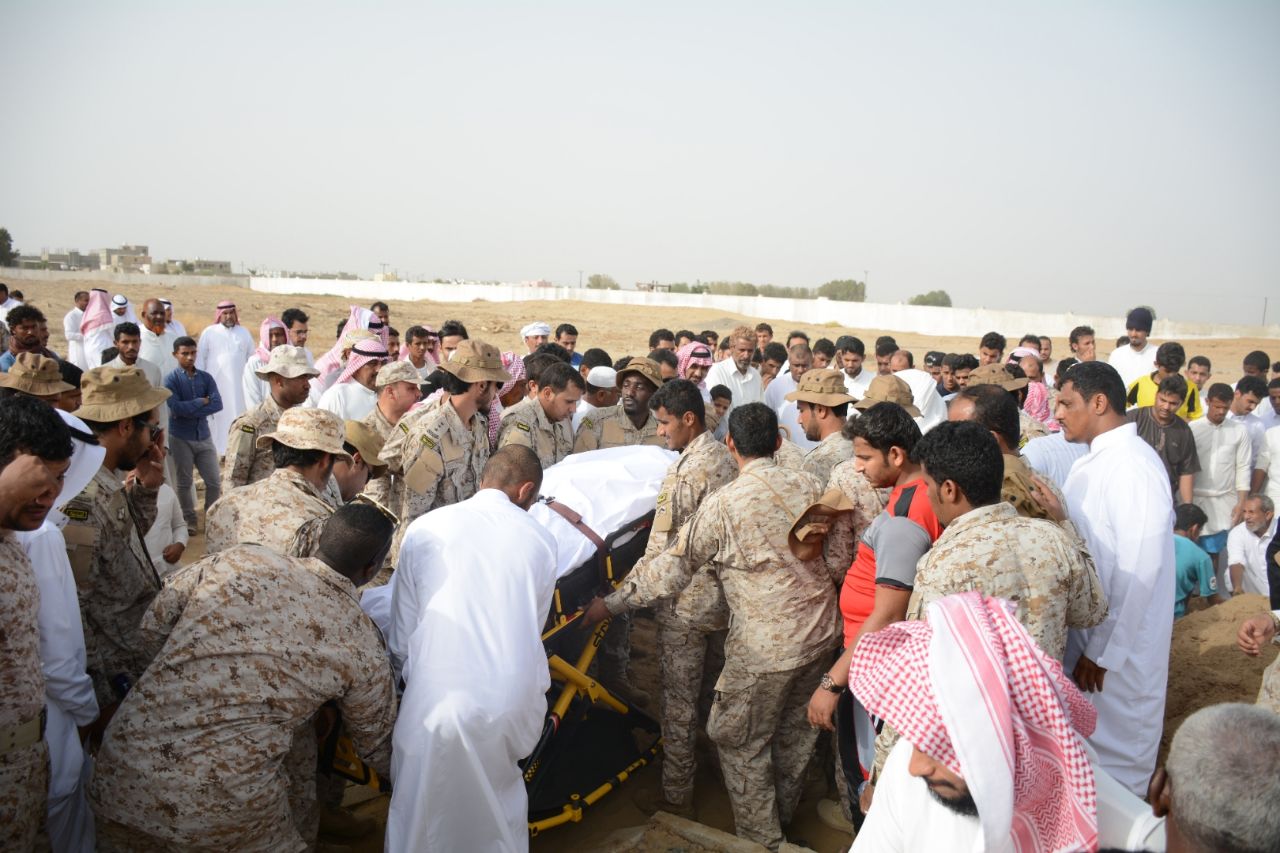 بالصور.. جموع غفيرة تُشيع جثمان الشهيد البطل الوكيل رقيب الجعفري بصبيا