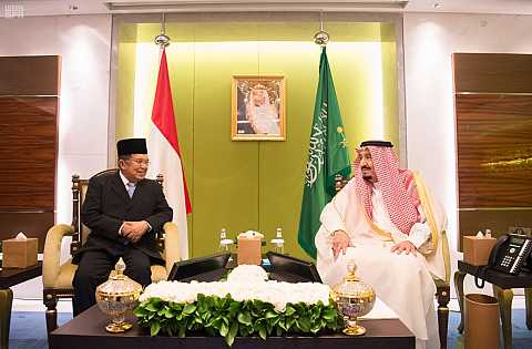 الملك سلمان يستقبل نائب الرئيس الإندونيسي